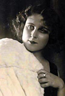 Mimi Aylmer image