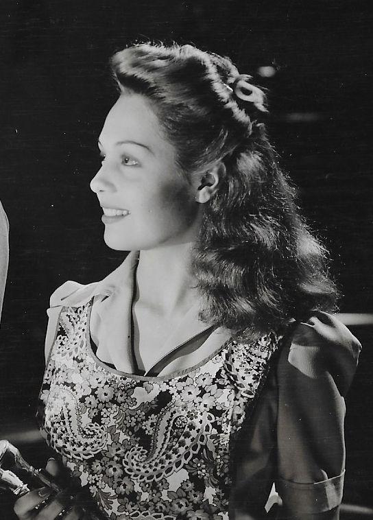 Esther Estrella image