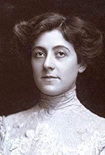 Helen Hilton image