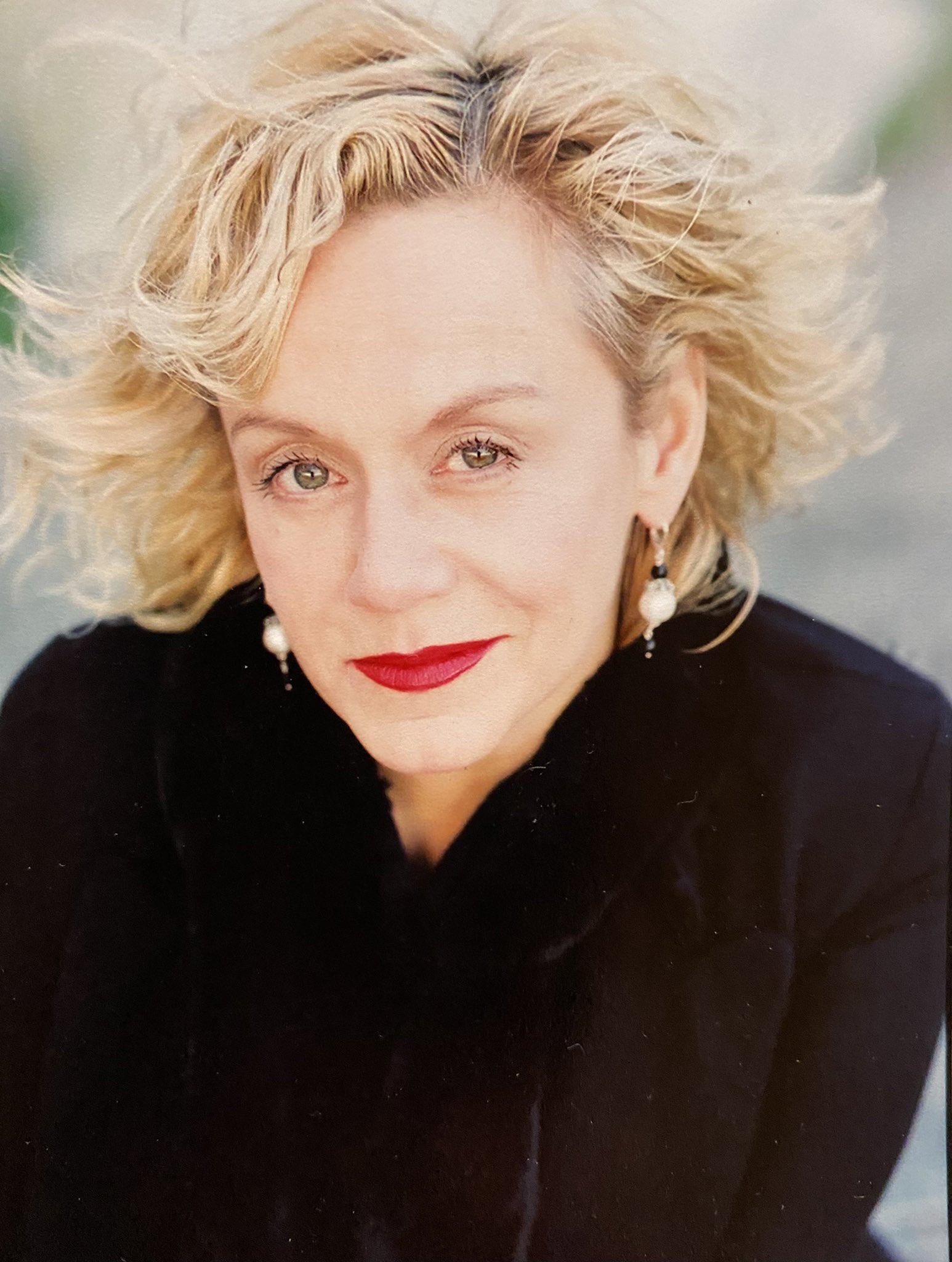 Lenore Zann image