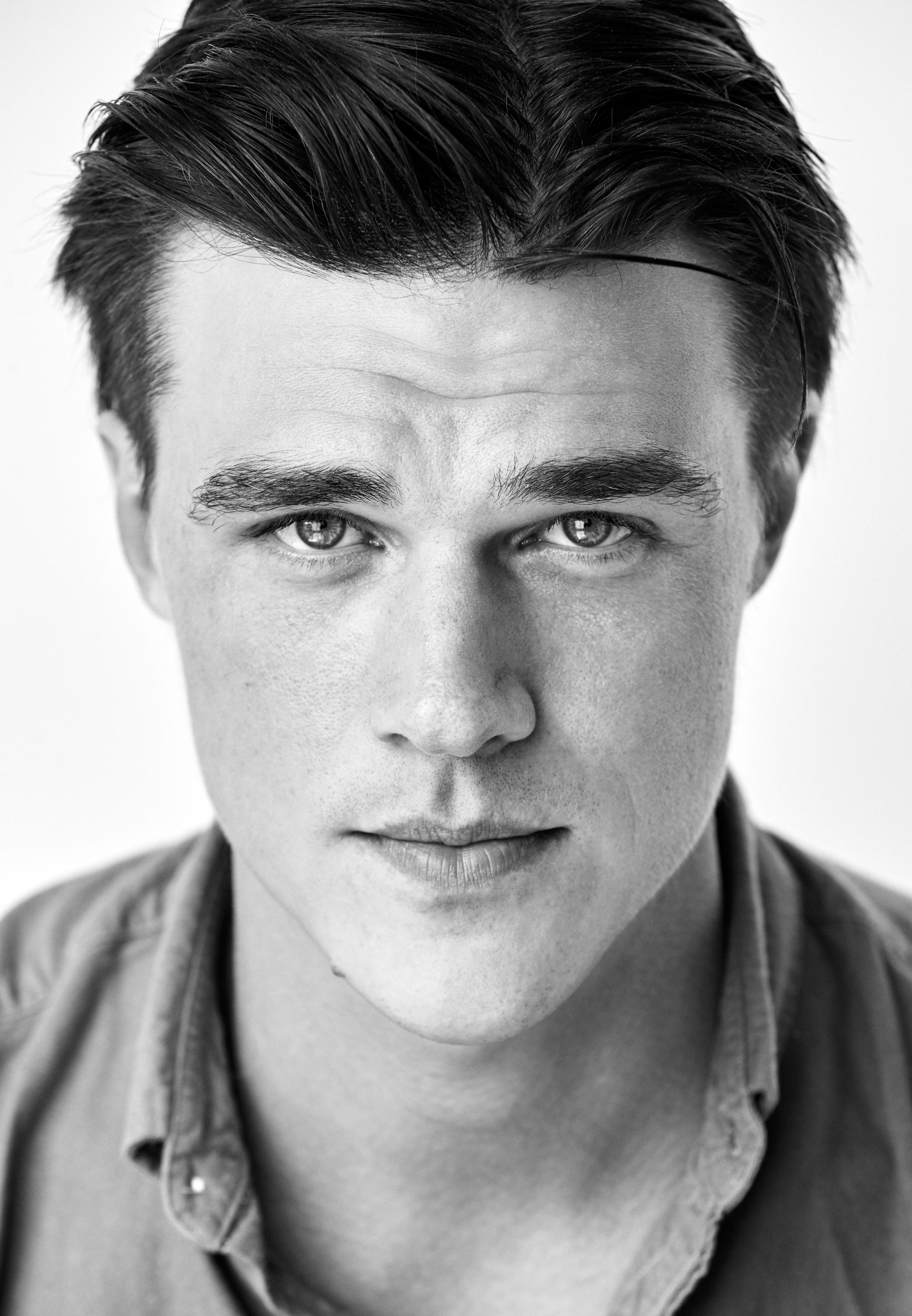 Finn Wittrock image