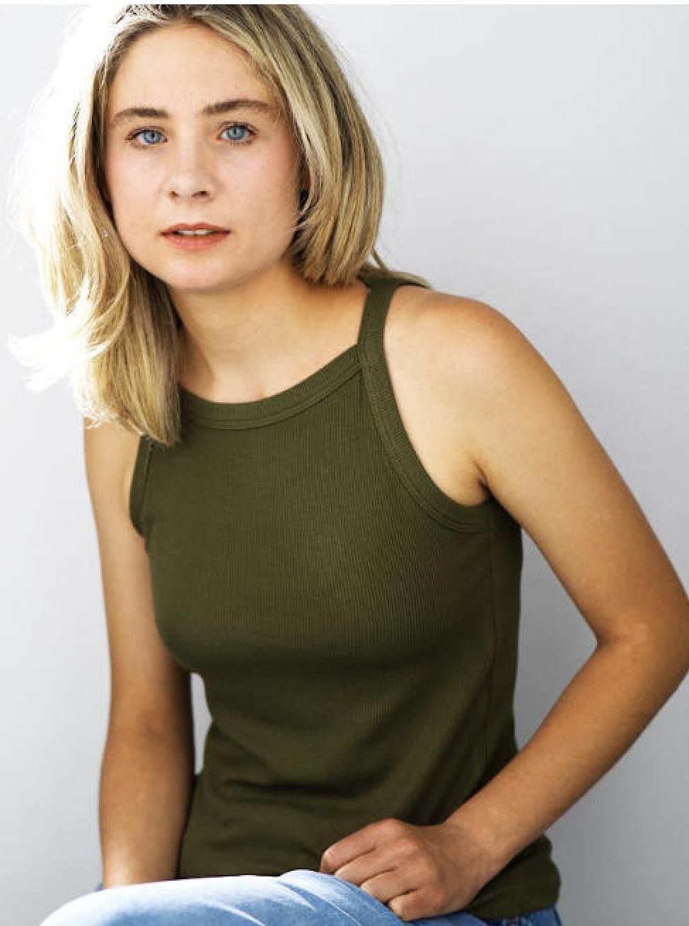 Lizzy DeClement image