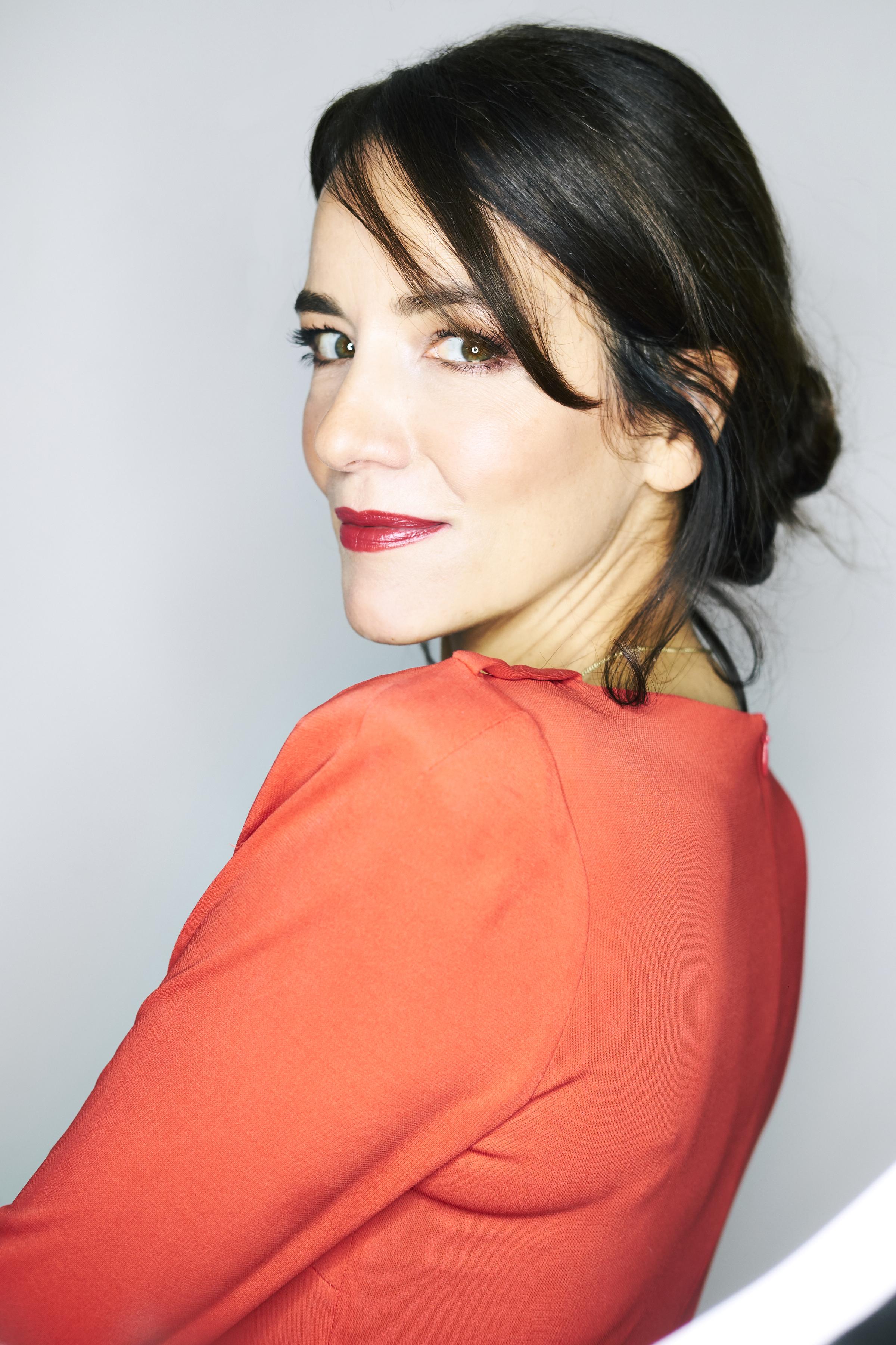 Elizabeth Healey image