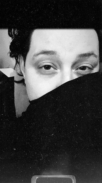L profile photo
