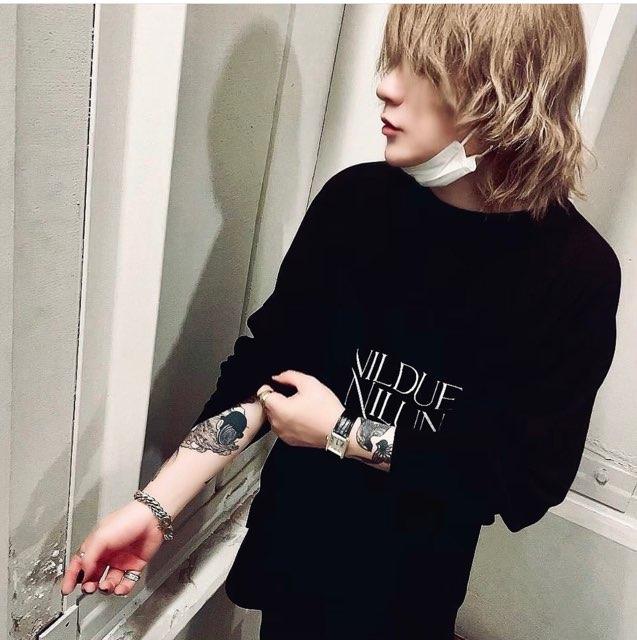 Dazzling profile photo