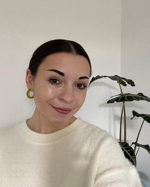 Cari profile photo